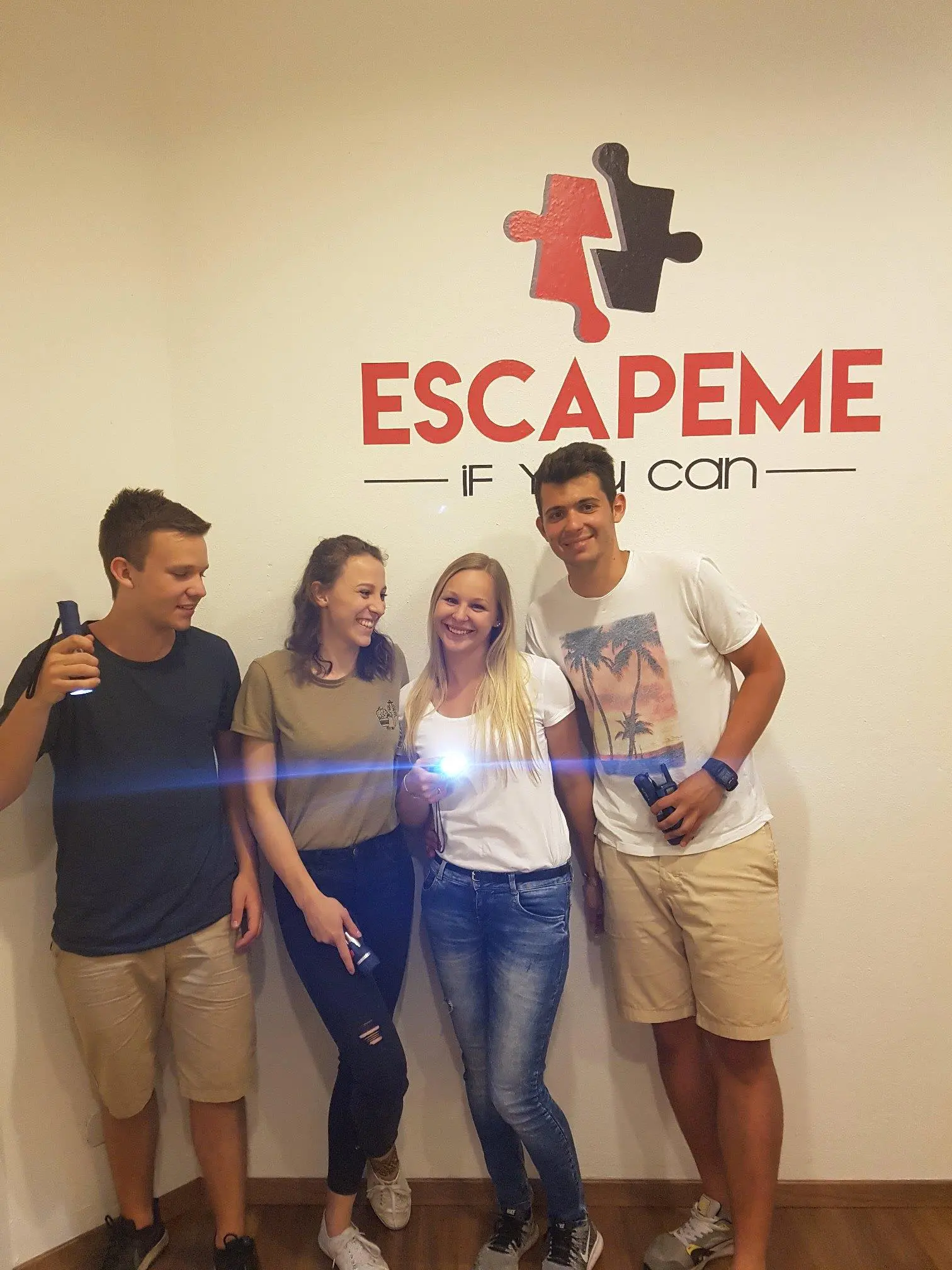 Escape Room Gruppenfofo nach dem Spiel bei EscapeMe