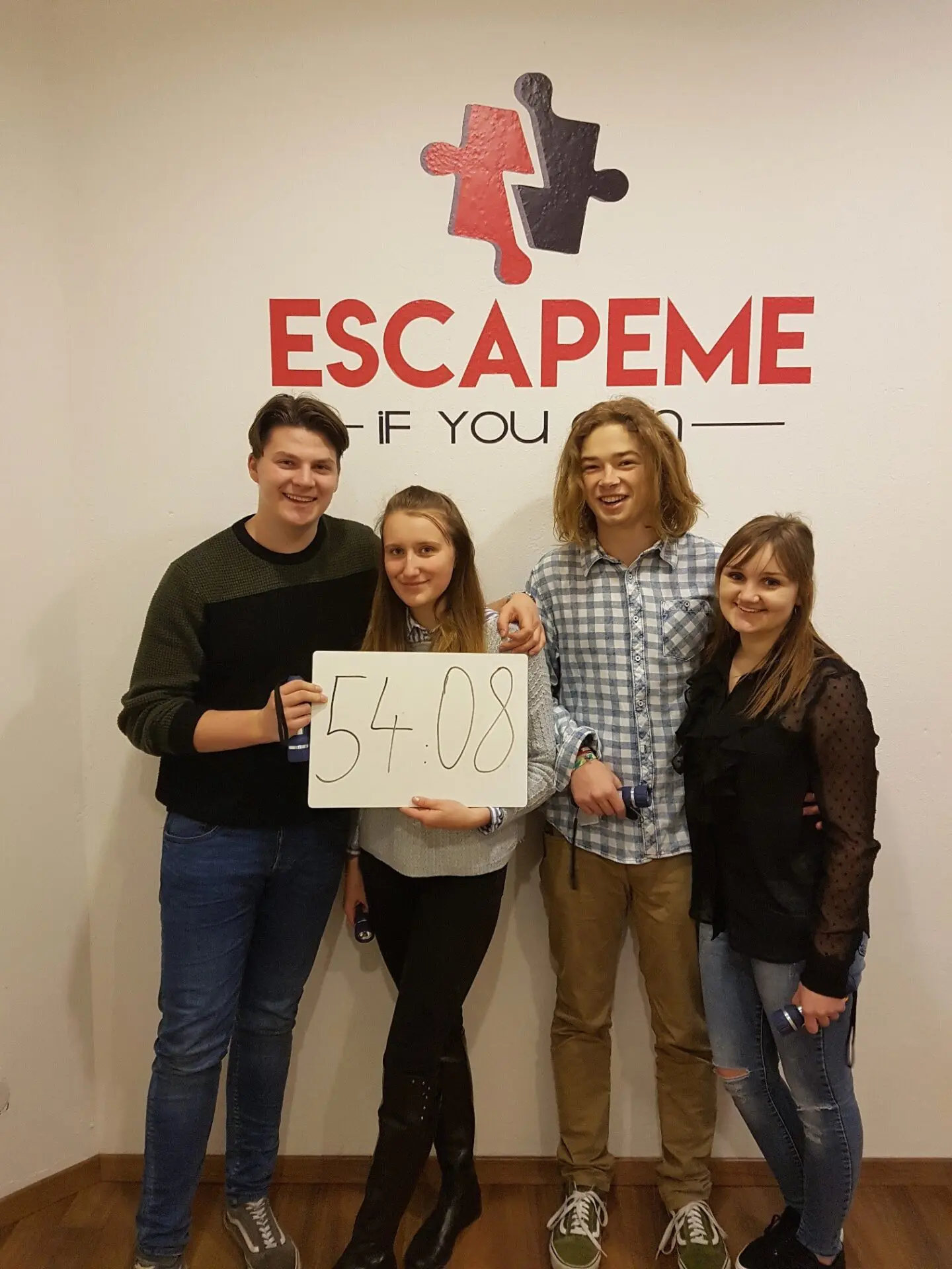 Firmenteam beim Teambuilding Escape Room in Linz