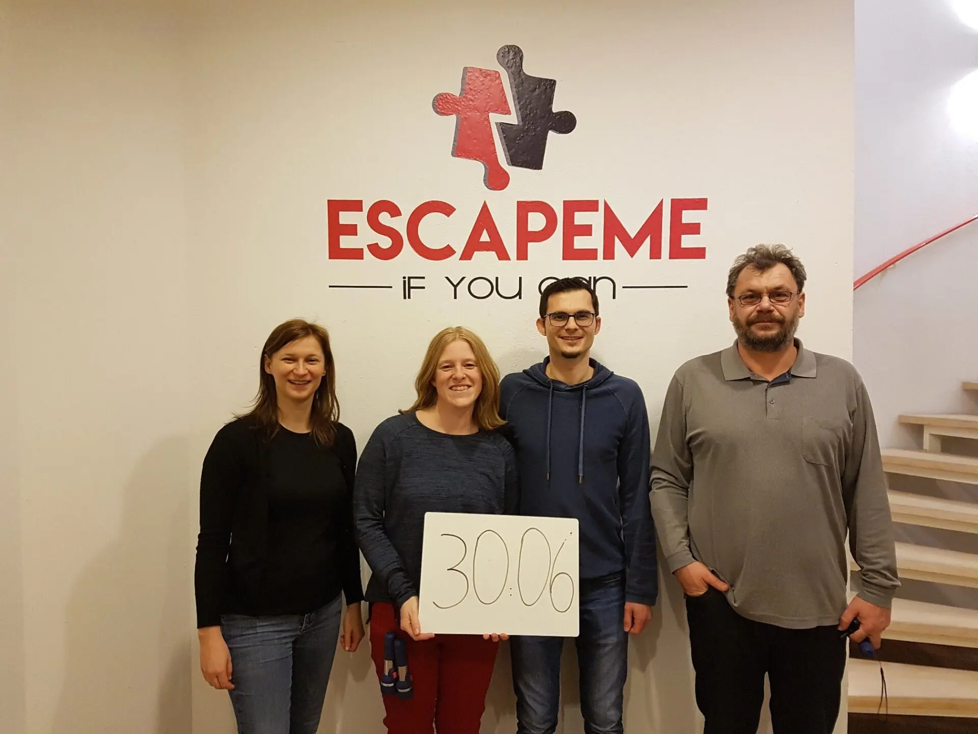 Escape Room Gruppenfofo nach dem Spiel bei EscapeMe